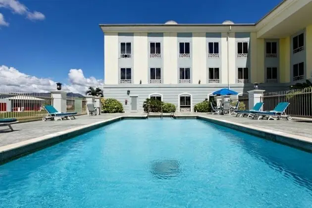 Holiday Inn Express Hotel & Suites Trincity Trinidad Airport, an IHG Hotel - Havuz