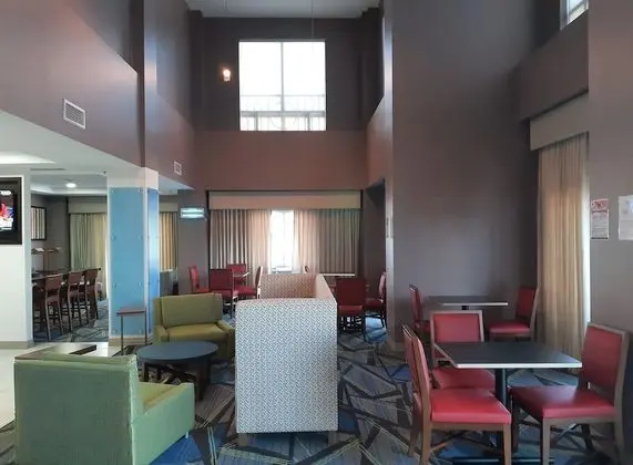 Holiday Inn Express Hotel & Suites Trincity Trinidad Airport, an IHG Hotel - Yerinde Yemek