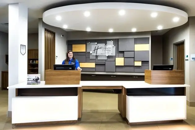 Holiday Inn Express and Suites Trois Rivieres - Lobi