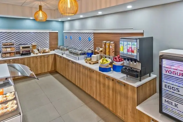 Holiday Inn Express and Suites Trois Rivieres - Yeme / İçme