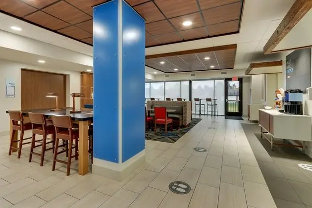 Holiday Inn Express and Suites Troy - Dış Mekan