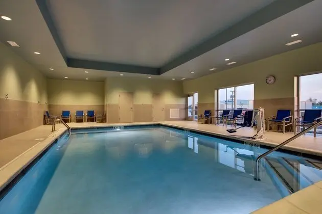 Holiday Inn Express and Suites Troy - Havuz
