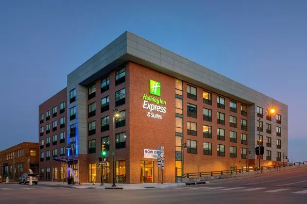 Holiday Inn Express & Suites Tulsa Downtown