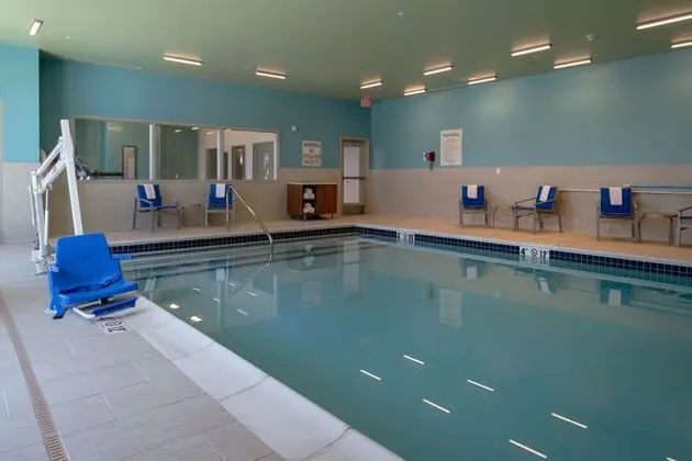Holiday Inn Express & Suites Tulsa Downtown - Havuz