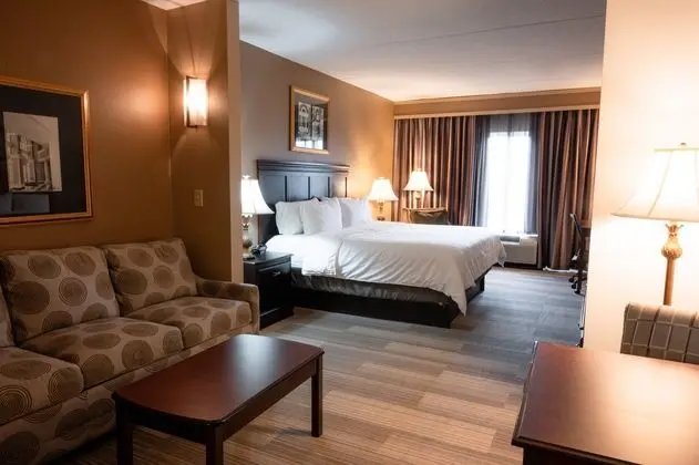 Holiday Inn Express and Suites Tuscaloosa Universi