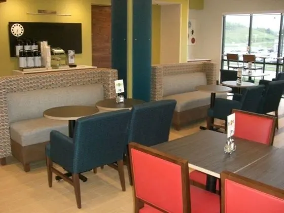 Holiday Inn Express and Suites Uniontown
