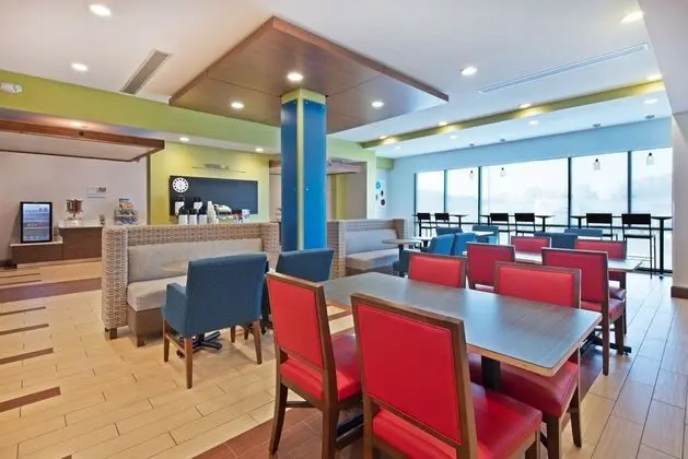 Holiday Inn Express and Suites Uniontown - Dış Mekan