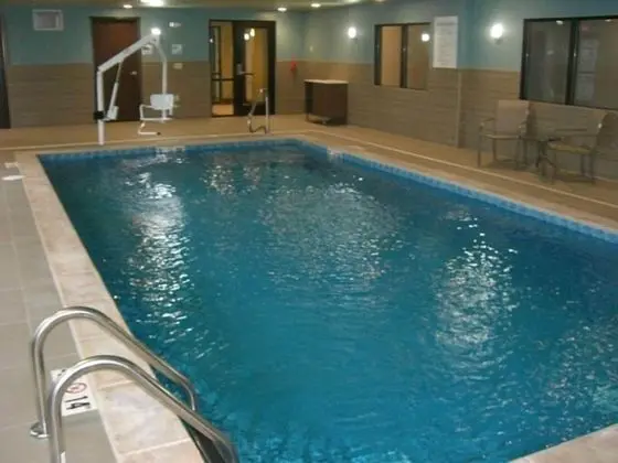 Holiday Inn Express and Suites Uniontown - Havuz