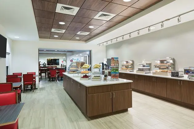 Holiday Inn Express Hotel & Suites Universal