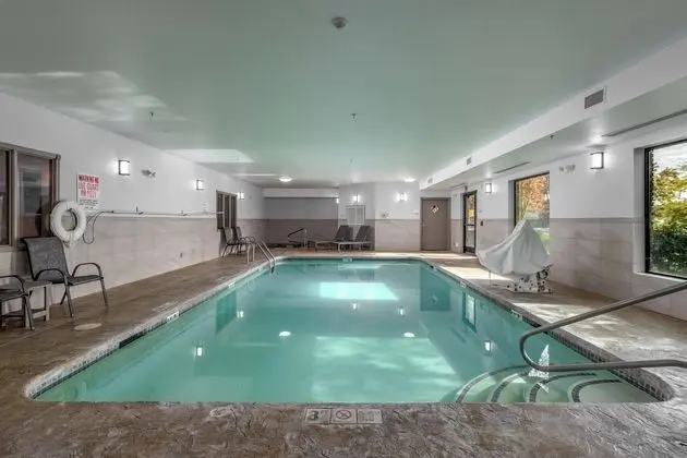 Holiday Inn Express Hotel & Suites Vancouver Mall - Havuz
