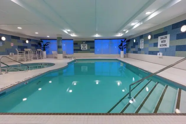 Holiday Inn Express & Suites Vaughan - Havuz