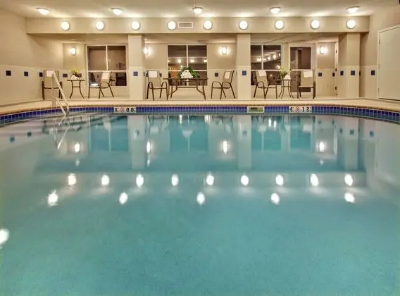 Holiday Inn Express and Suites Vermillion - Havuz