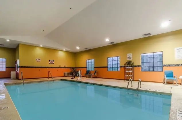 Holiday Inn Express and Suites Vinita - Havuz