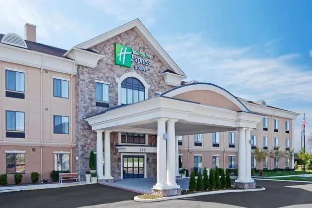 Holiday Inn Express Suites Warminster Horsham