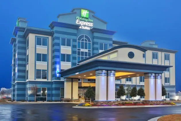 Holiday Inn Express and Suites Warner Robins North