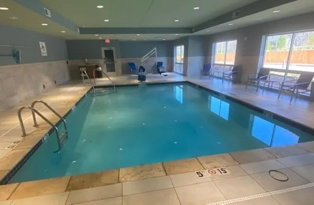 Holiday Inn Express & Suites Warrensburg North, an IHG Hotel - Havuz