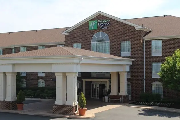 Holiday Inn Express and Suites Warrenton