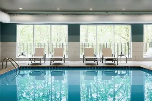 Holiday Inn Express And Suites Warsaw - E Center, an IHG Hotel - Havuz