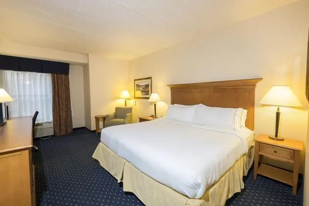Holiday Inn Express & Suites Waynesboro Route 340