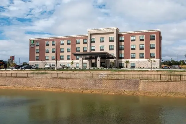 HOLIDAY INN EXPRESS & SUITES Wentzville St Louis W