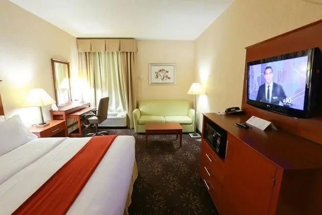Holiday Inn Express and Suites West Chester