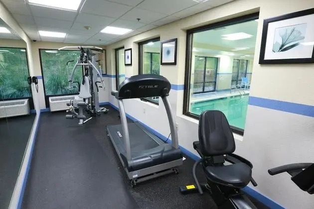 Holiday Inn Express and Suites West Chester - Genel