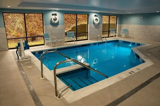 Holiday Inn Express and Suites West Chester - Havuz