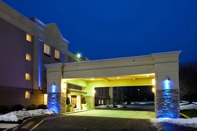 Holiday Inn Express and Suites West Long Branch Ea