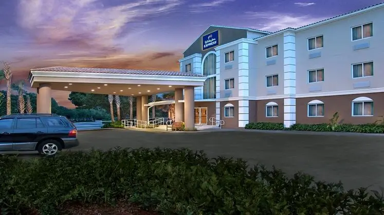 Holiday Inn Express and Suites West Palm Beach Met
