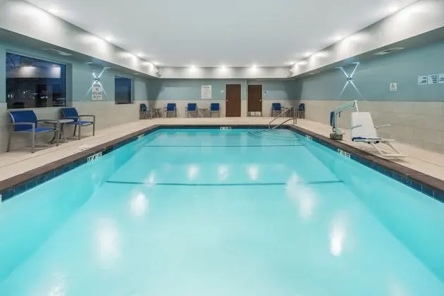 Holiday Inn Express and Suites West Plains Southwe - Havuz