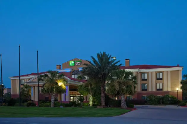 Holiday Inn Express Suites Wharton