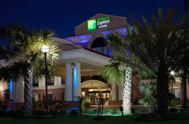 Holiday Inn Express Suites Wharton