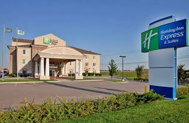 Holiday Inn Express and Suites Wichita Airport