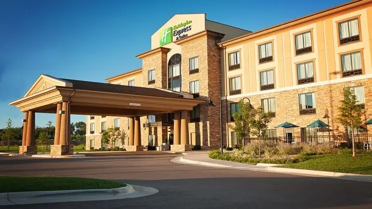 Holiday Inn Express and Suites Wichita Northeast - Dış Mekan