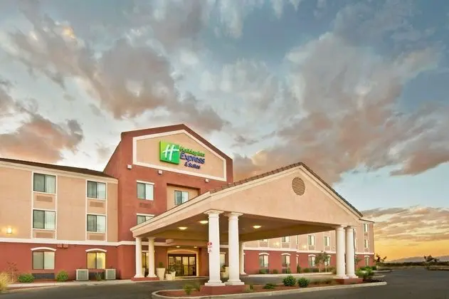 Holiday Inn Express and Suites Willcox