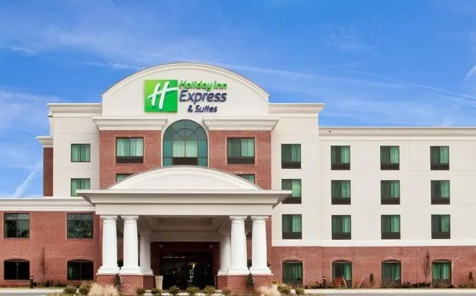 Holiday Inn Express and Suites Wilmington Newark
