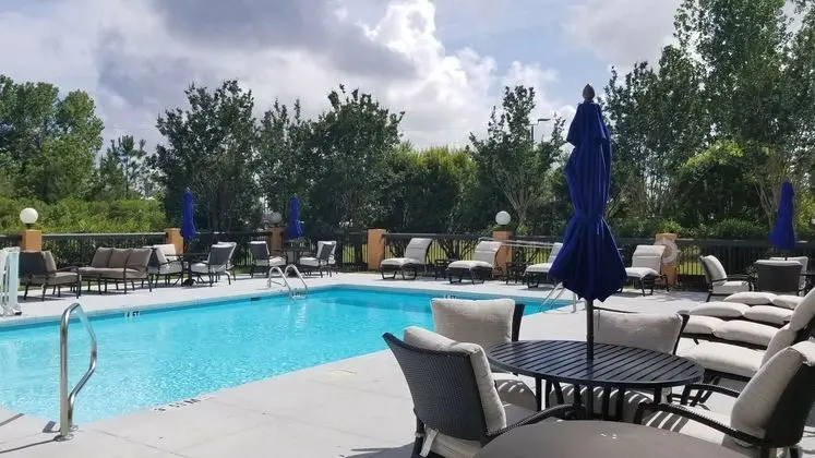 Holiday Inn Express and Suites Wilmington Universi - Havuz