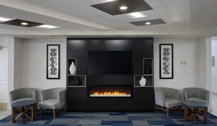 Holiday Inn Express and Suites Winner - Dış Mekan