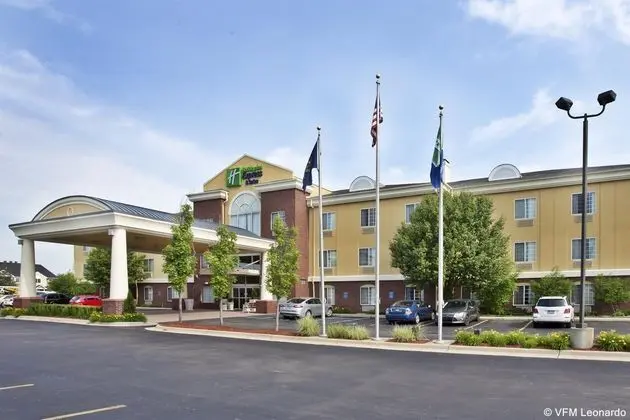 Holiday Inn Express & Suites Woodhaven