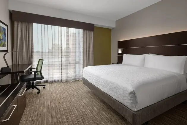 Holiday Inn Express & Suites Woodside Queens NYC, an IHG Hotel
