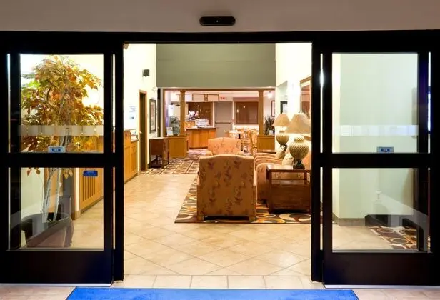 Holiday Inn Express and Suites Worthington
