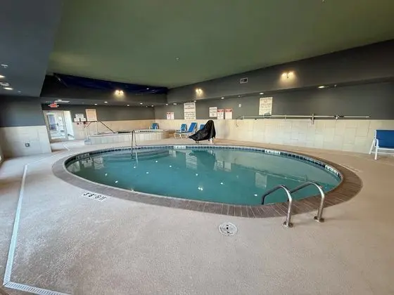 Holiday Inn Express & Suites Yorkville, an IHG Hotel - Havuz