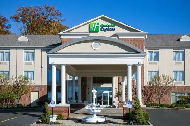 Holiday Inn Express and Suites Youngstown N Warren