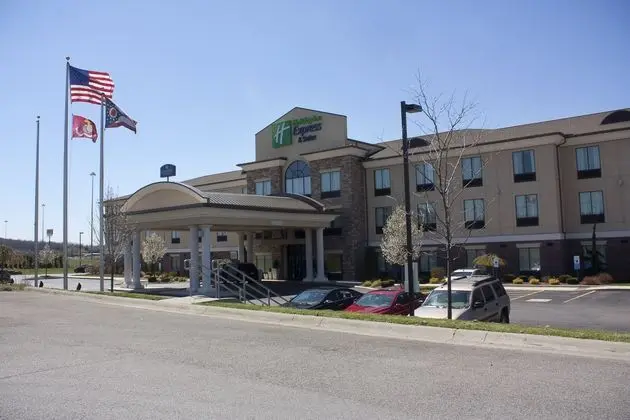 Holiday Inn Express and Suites Youngstown West Aus