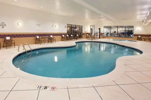 Holiday Inn Express Hotel & Suites Zanesville Nort - Havuz