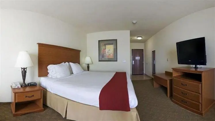 Holiday Inn Express and Suites Zapata