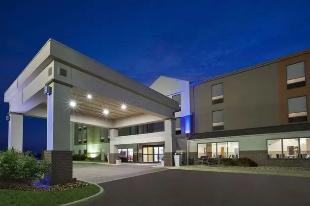 Holiday Inn Express Tiffin - Dış Mekan