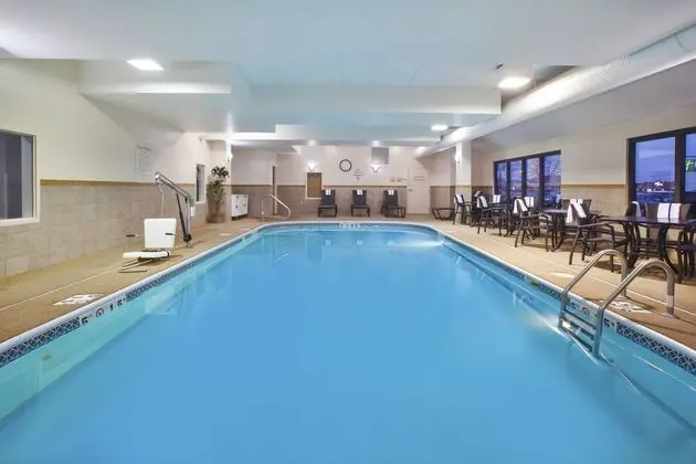 Holiday Inn Express Tiffin - Havuz