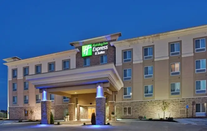 Holiday Inn Express Topeka North