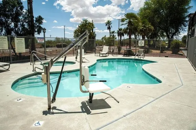 Holiday Inn Express Tucson Airport - Havuz